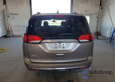 2018 Chrysler Pacifica Touring L Plus z USA, uszkodzony, nr VIN 2C4RC1EG3JR103074